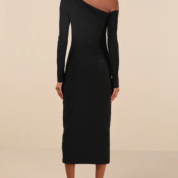 Elegant Black One-Shoulder Dress - Picture 2 of 4